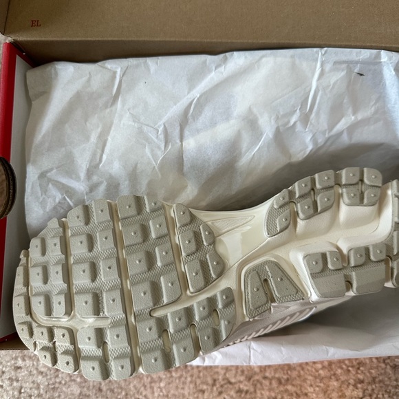 Nike Zoom Vomero 5 - Picture 3 of 4